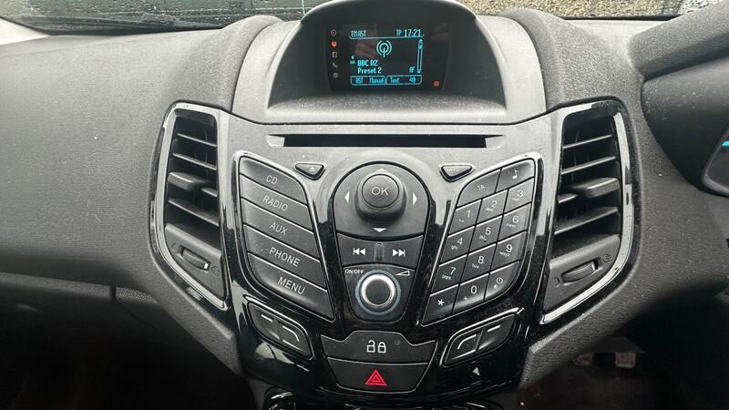 2014 Ford Fiesta — photo 22