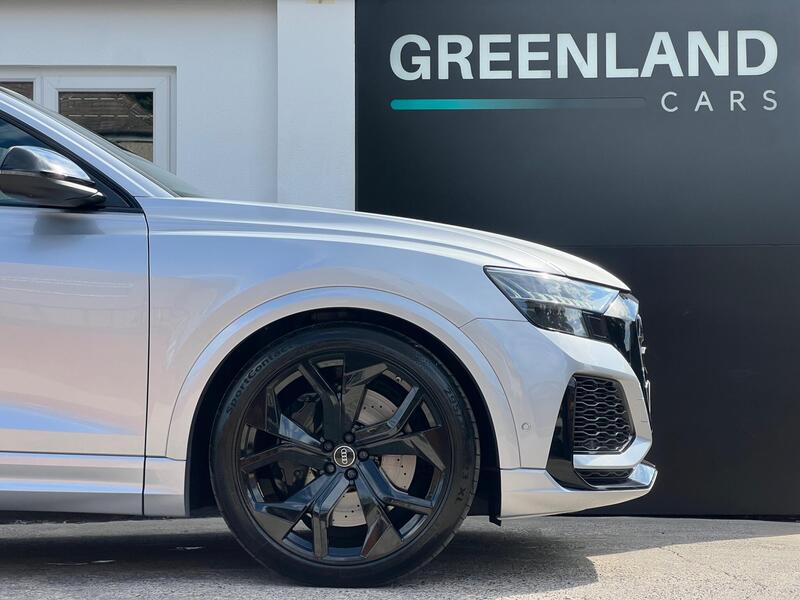 Audi RS Q8 view 6