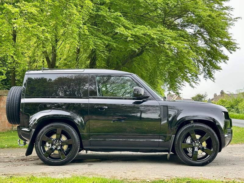 Land Rover Defender view 3