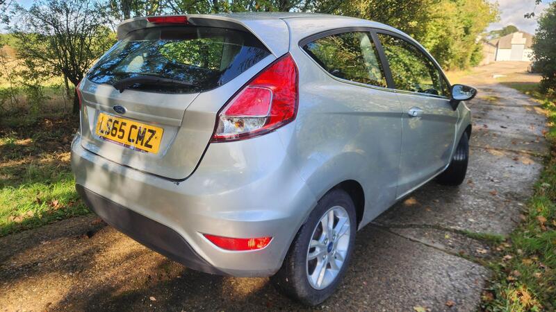 2015 Ford Fiesta — photo 12