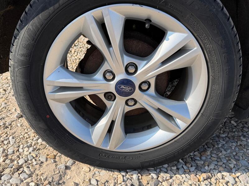 Ford Focus view 3
