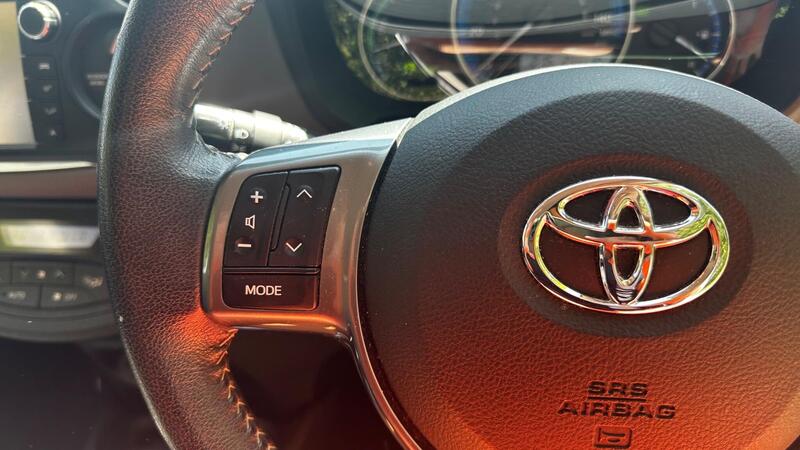 2015 Toyota Yaris — photo 30
