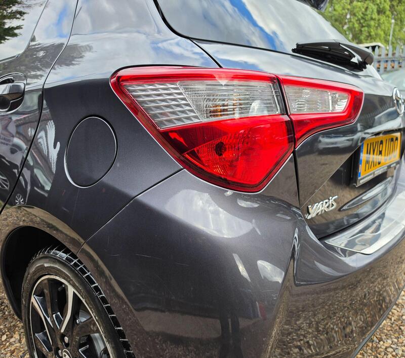 Toyota Yaris 1.5 VVT-h Design E-CVT Euro 6 (s/s) 5dr thumbnail 10