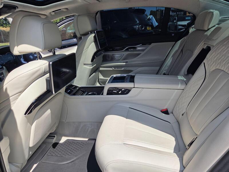BMW 7 Series view 4