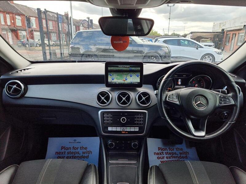 Mercedes-Benz Gla view 4