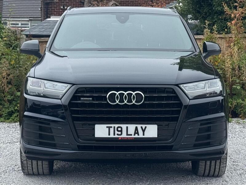 Audi Audi Q7 view 4