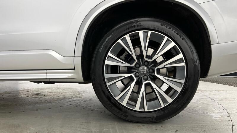 Volvo XC90 view 4