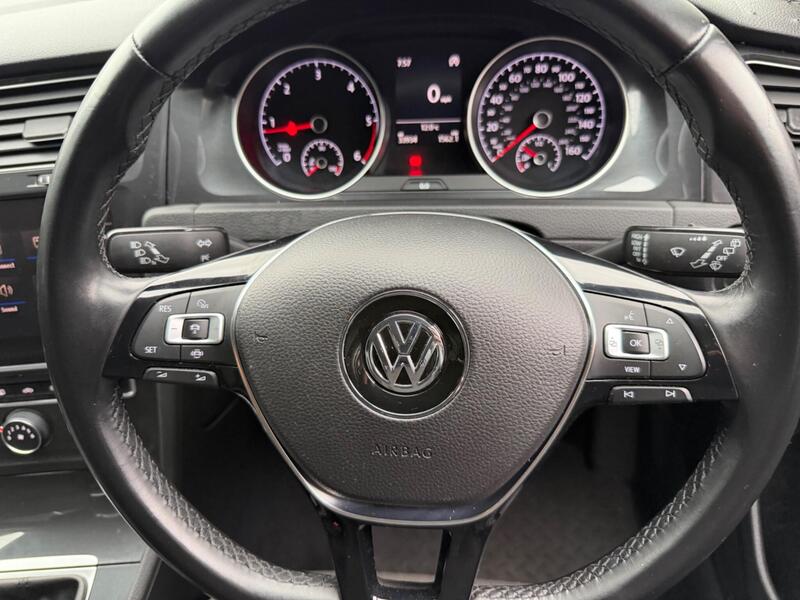 Volkswagen Golf view 3