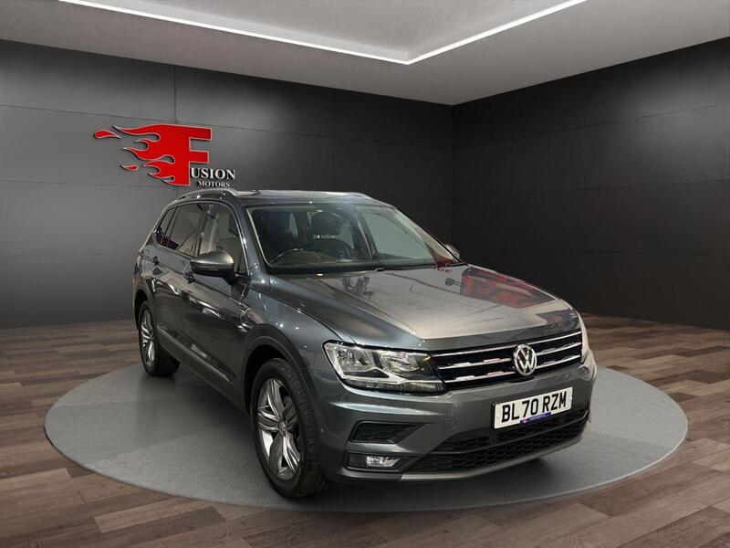 Volkswagen Tiguan Allspace view 3