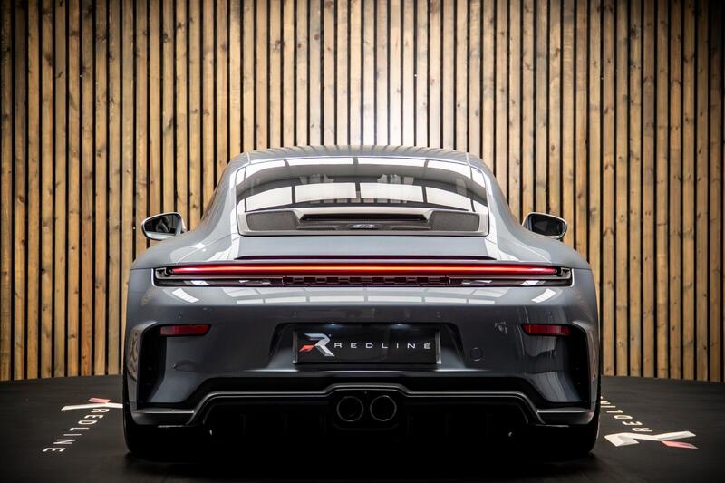 Porsche 911 view 6