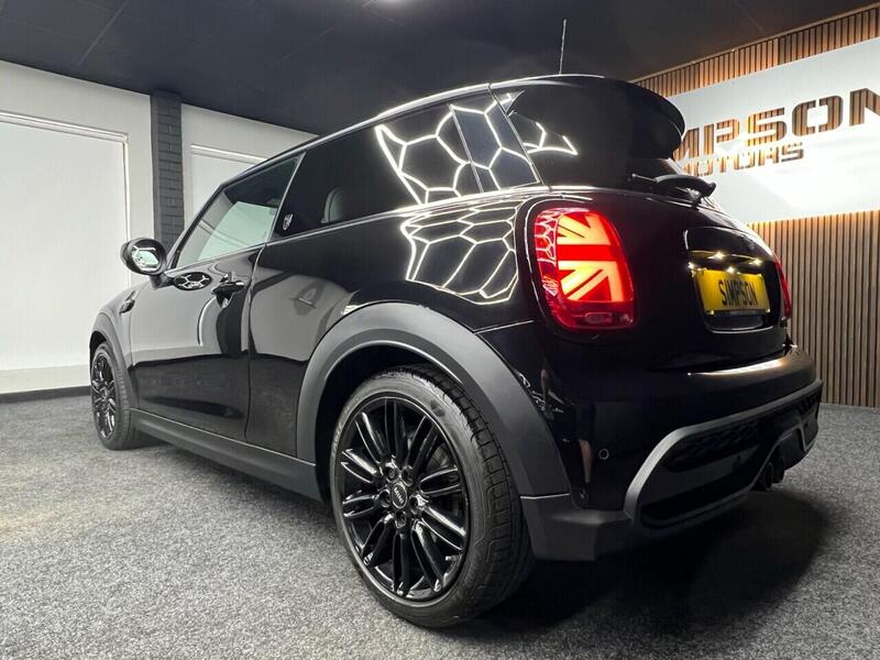 Mini Hatch view 5