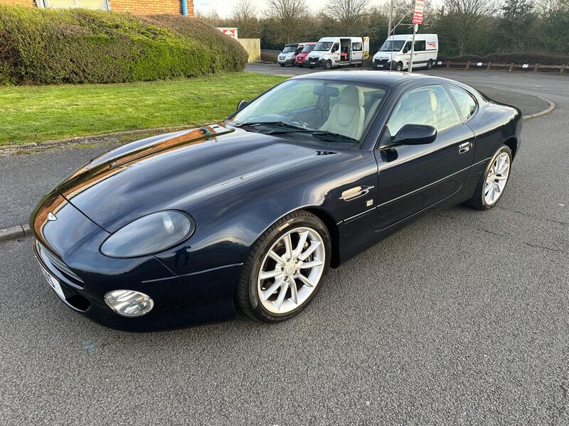 Aston Martin DB7 view 2
