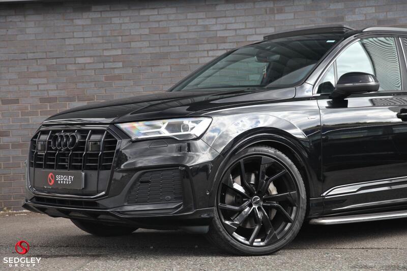 Audi Q7 view 6