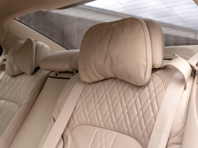BMW 7 Series view 14