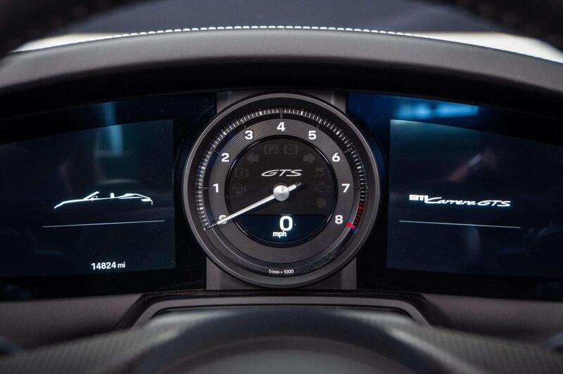 Porsche 911 view 6