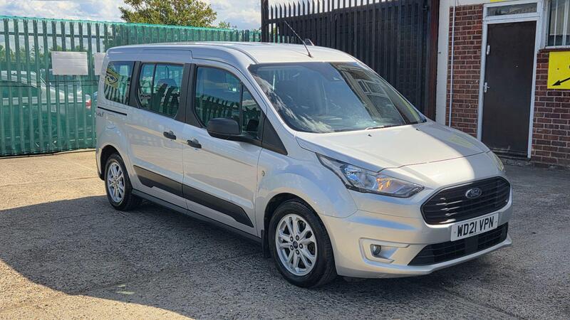 Ford Grand Tourneo Connect view 3