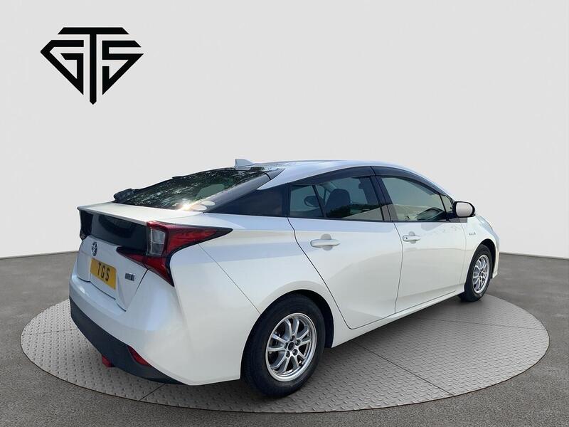 Toyota Prius view 3