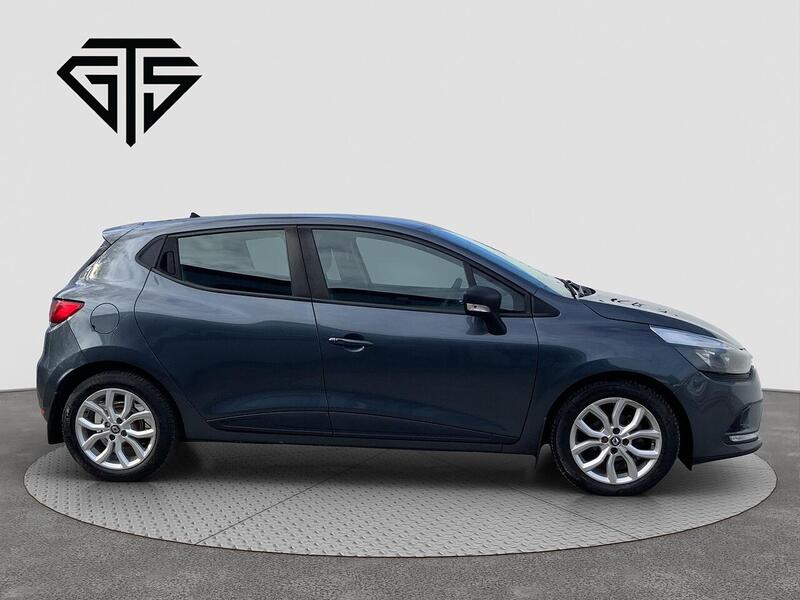 Renault Clio view 2