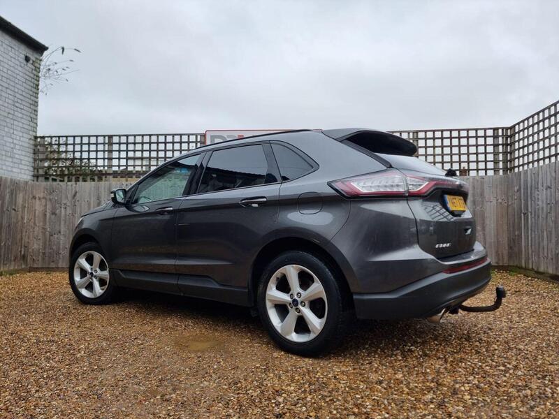 Ford Edge view 4