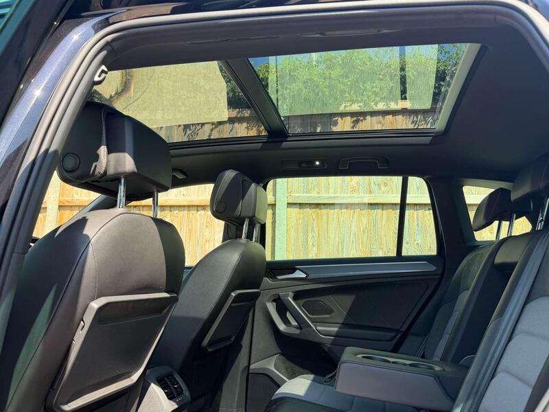 Volkswagen Tiguan view 3