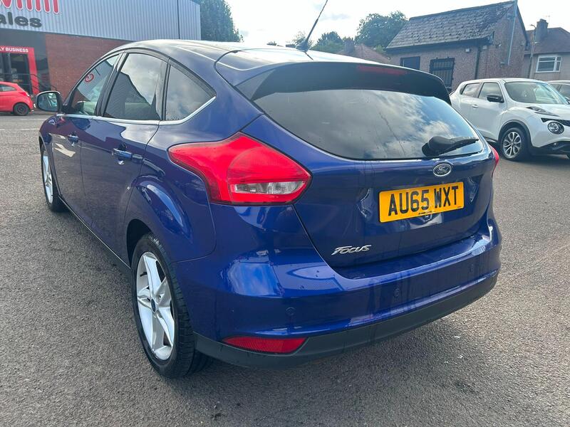 Ford Focus view 3
