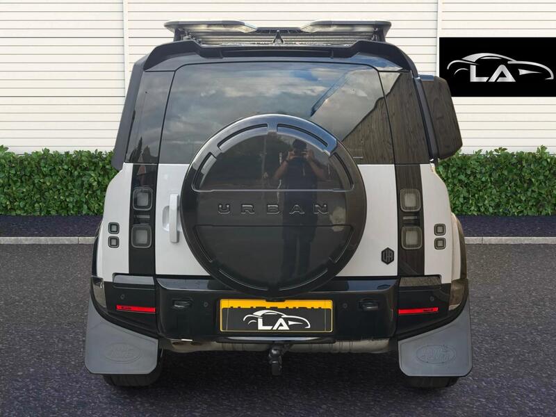 Land Rover Defender 110 view 7