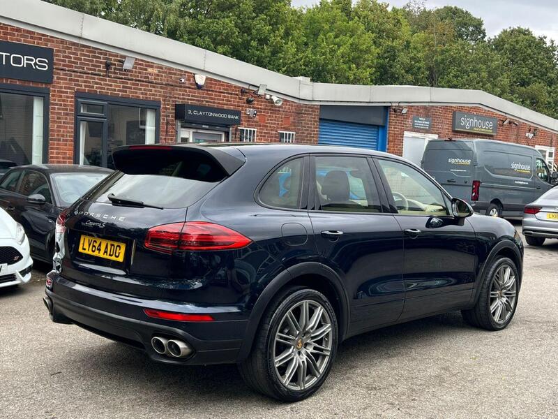 Porsche Cayenne view 3