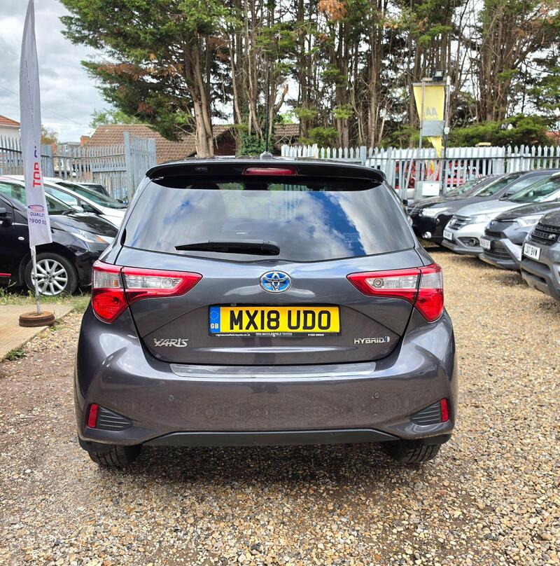 Toyota Yaris 1.5 VVT-h Design E-CVT Euro 6 (s/s) 5dr thumbnail 5