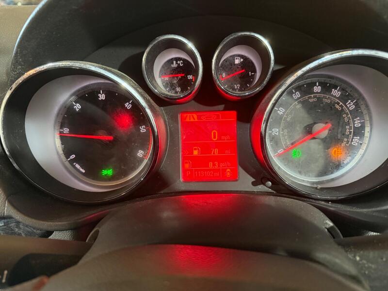 2011 Vauxhall Insignia — photo 19