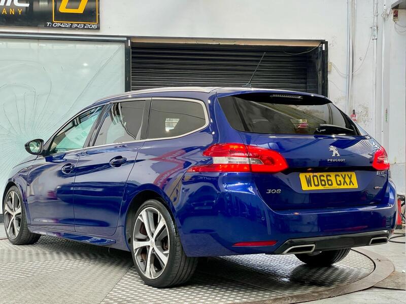 Peugeot 308 SW view 3