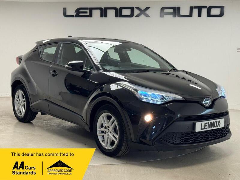 Toyota C-HR main image