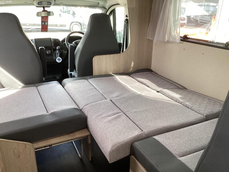 Auto-Trail Expedition C72 — image 8