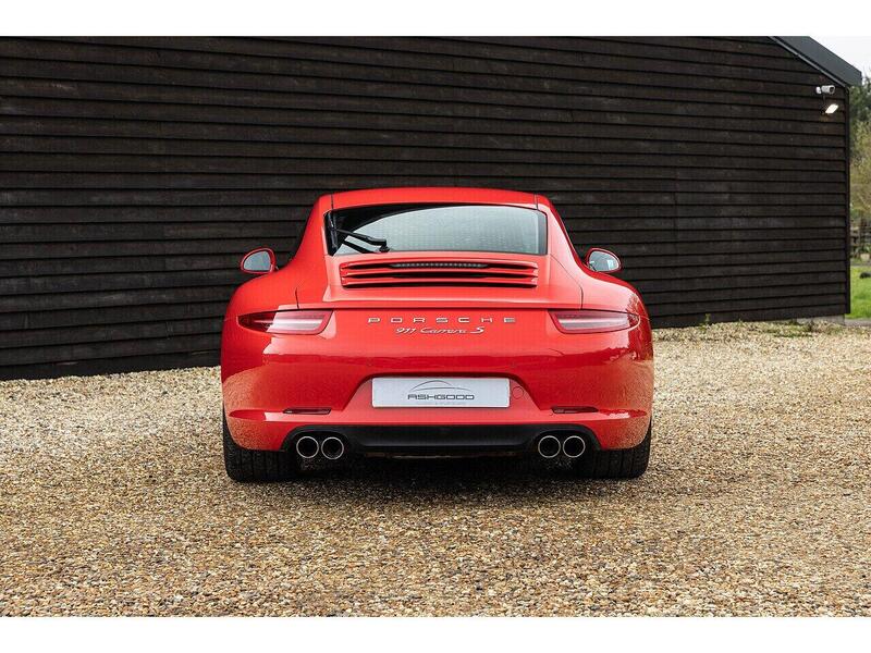 Porsche 911 view 6