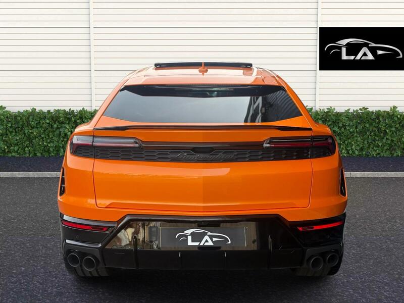 Lamborghini Urus view 7