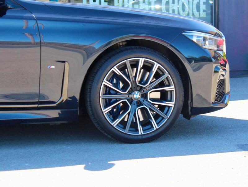 BMW 7 Series view 5