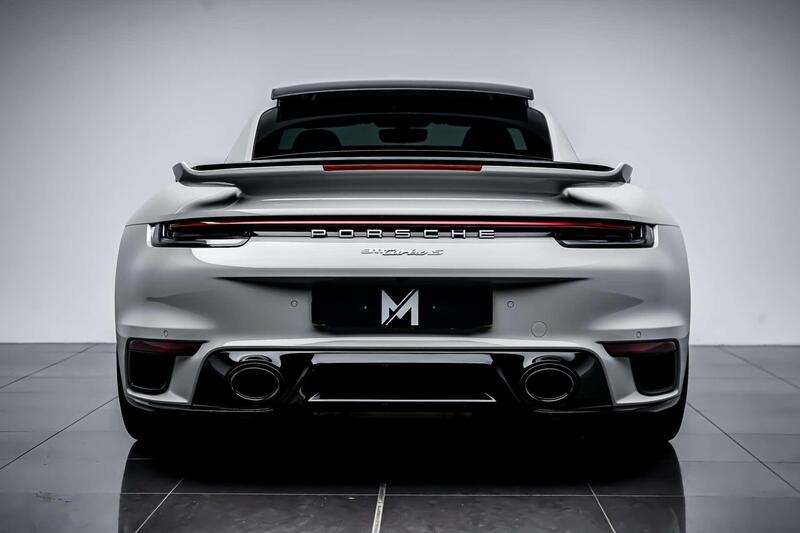 Porsche 911 view 4
