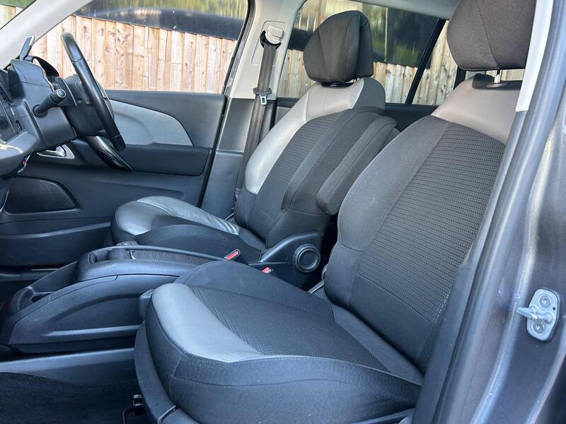 Citroen Grand C4 Spacetourer view 4