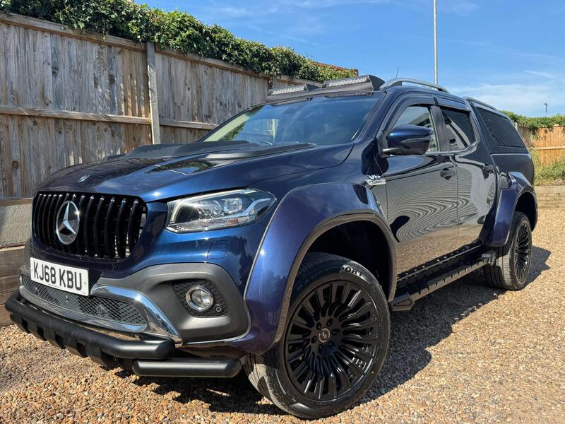 Mercedes-Benz X Class view 4