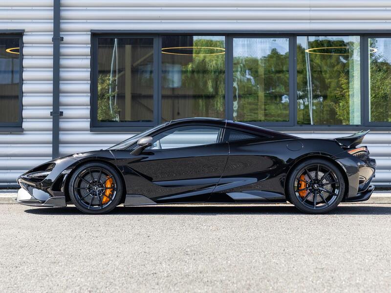 Mclaren 765LT view 6