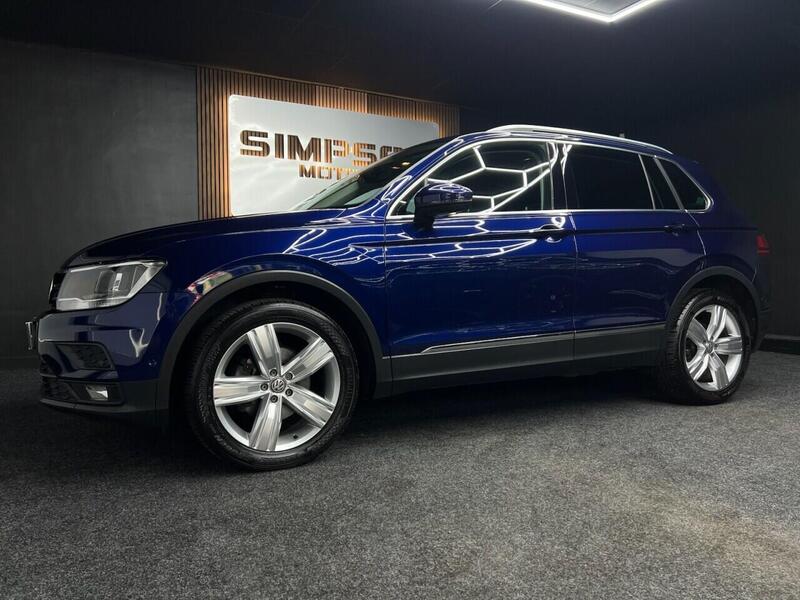 Volkswagen Tiguan view 3