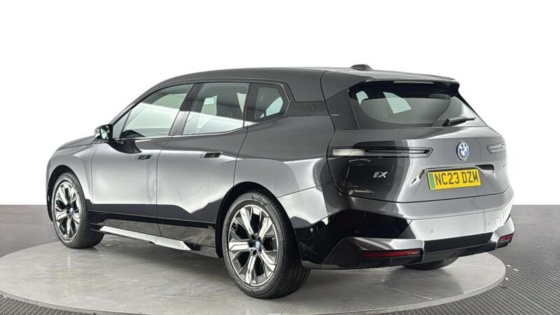 BMW Ix view 6