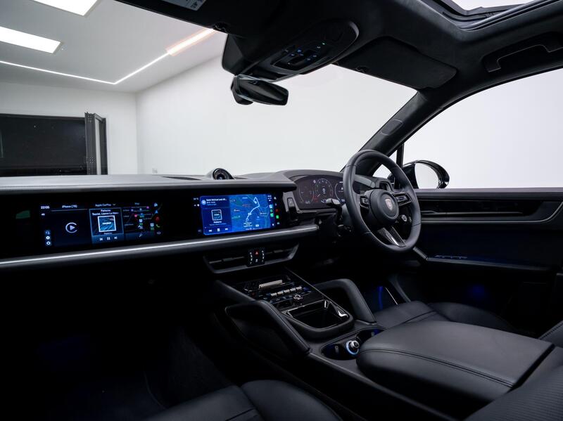 Porsche Cayenne view 3