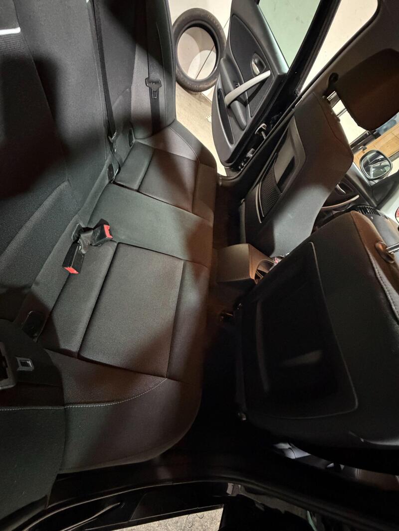 2011 BMW 1 Series — photo 30