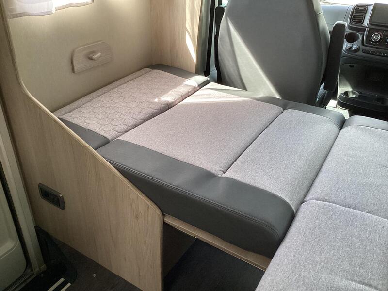 Auto-Trail Expedition C72 — image 9