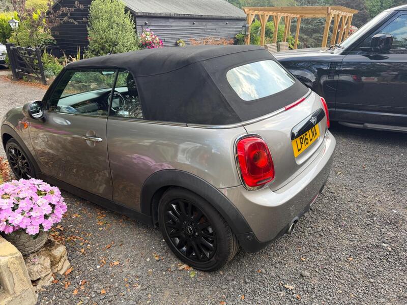 Mini Convertible view 2