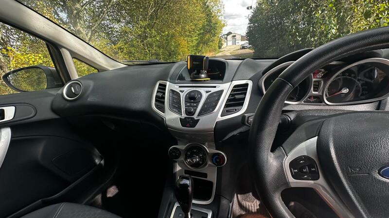 2012 Ford Fiesta — photo 14