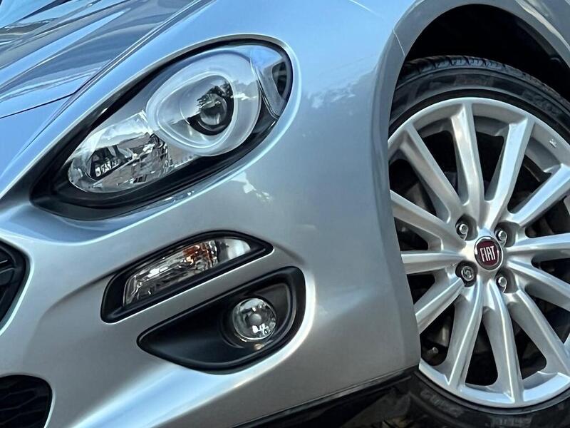Fiat 124 Spider view 2