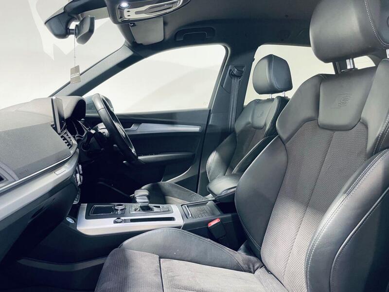 Audi Q5 view 4