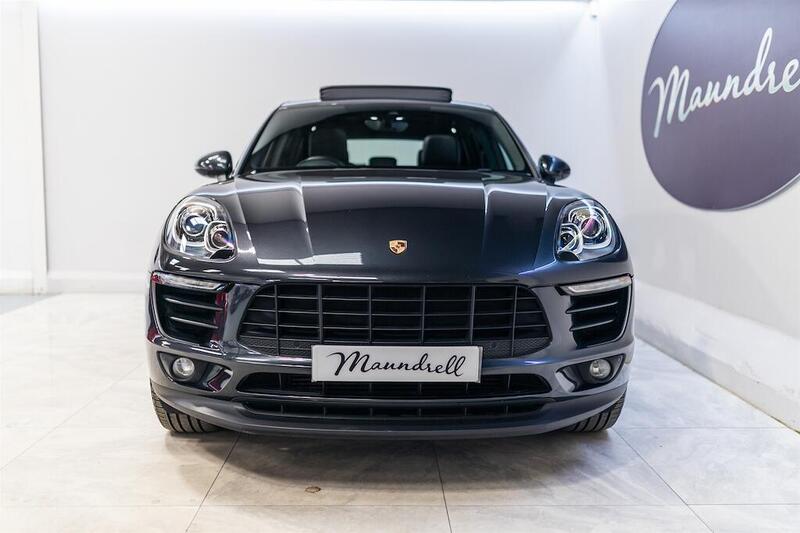 Porsche Macan view 3