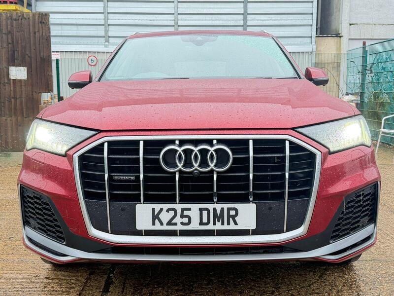 Audi Q7 view 3